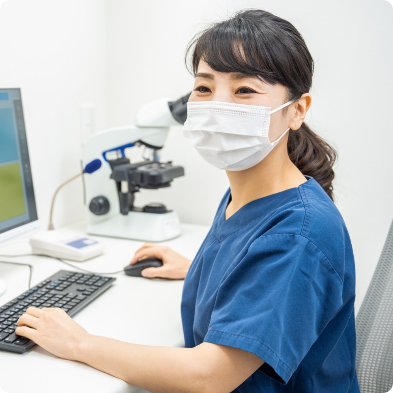 「日本皮膚科学会認定皮膚科専門医」の院長が担当いたします。